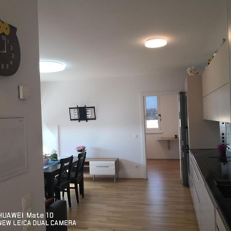 Modern Apartment Bei U Bahn Simmering Vienne Extérieur photo